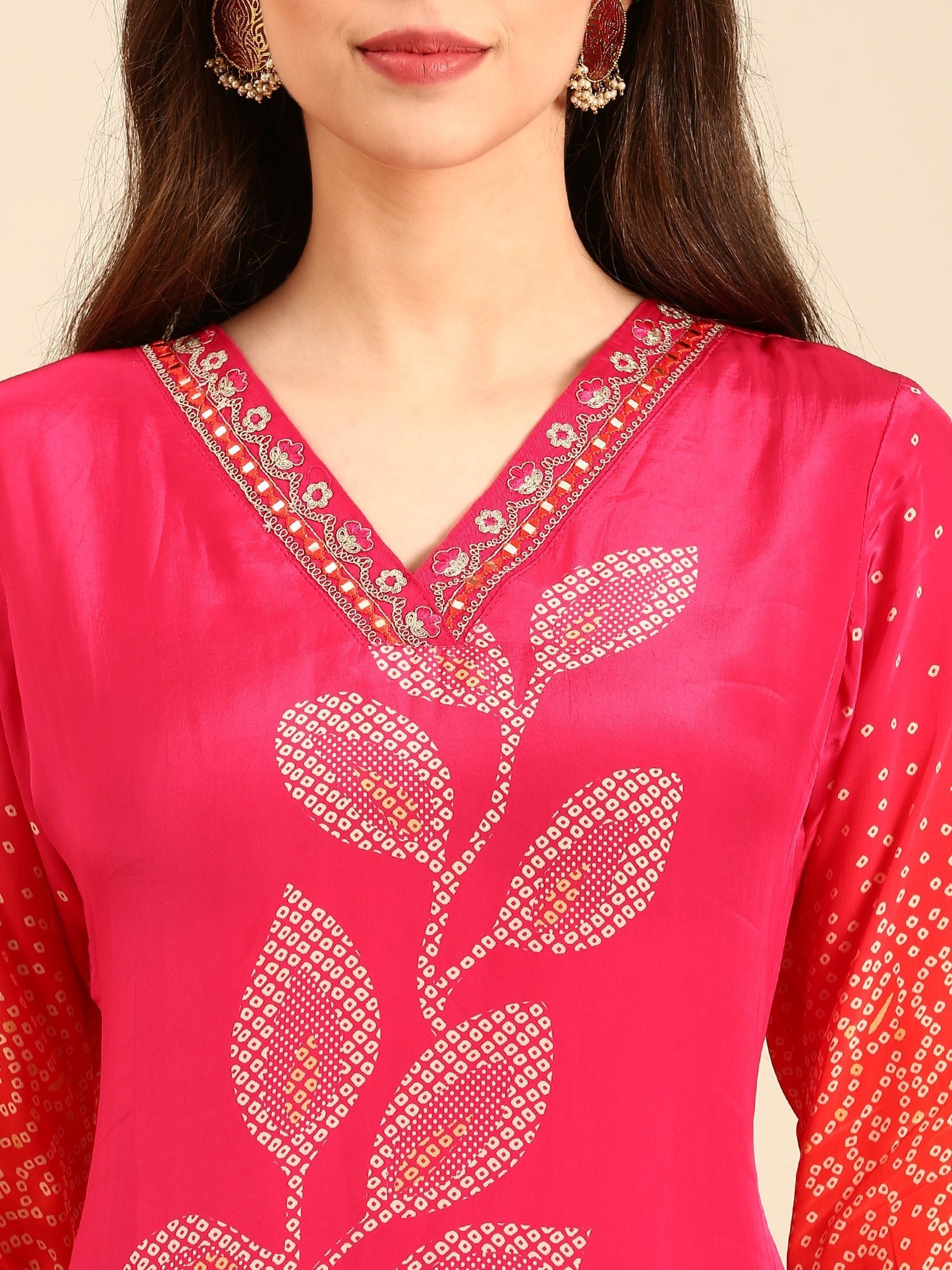 Red two colored crepe bandhani printed three piece suit set - Image 4