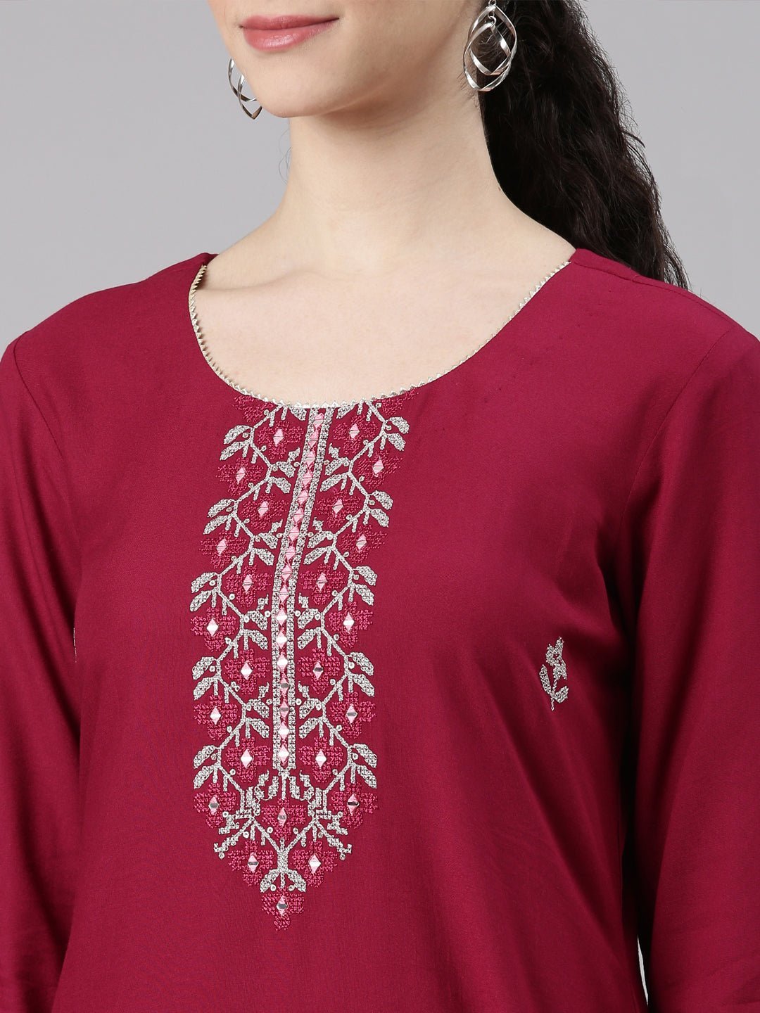 Quantumtera Red Straight Casual Floral Kurta - Image 5