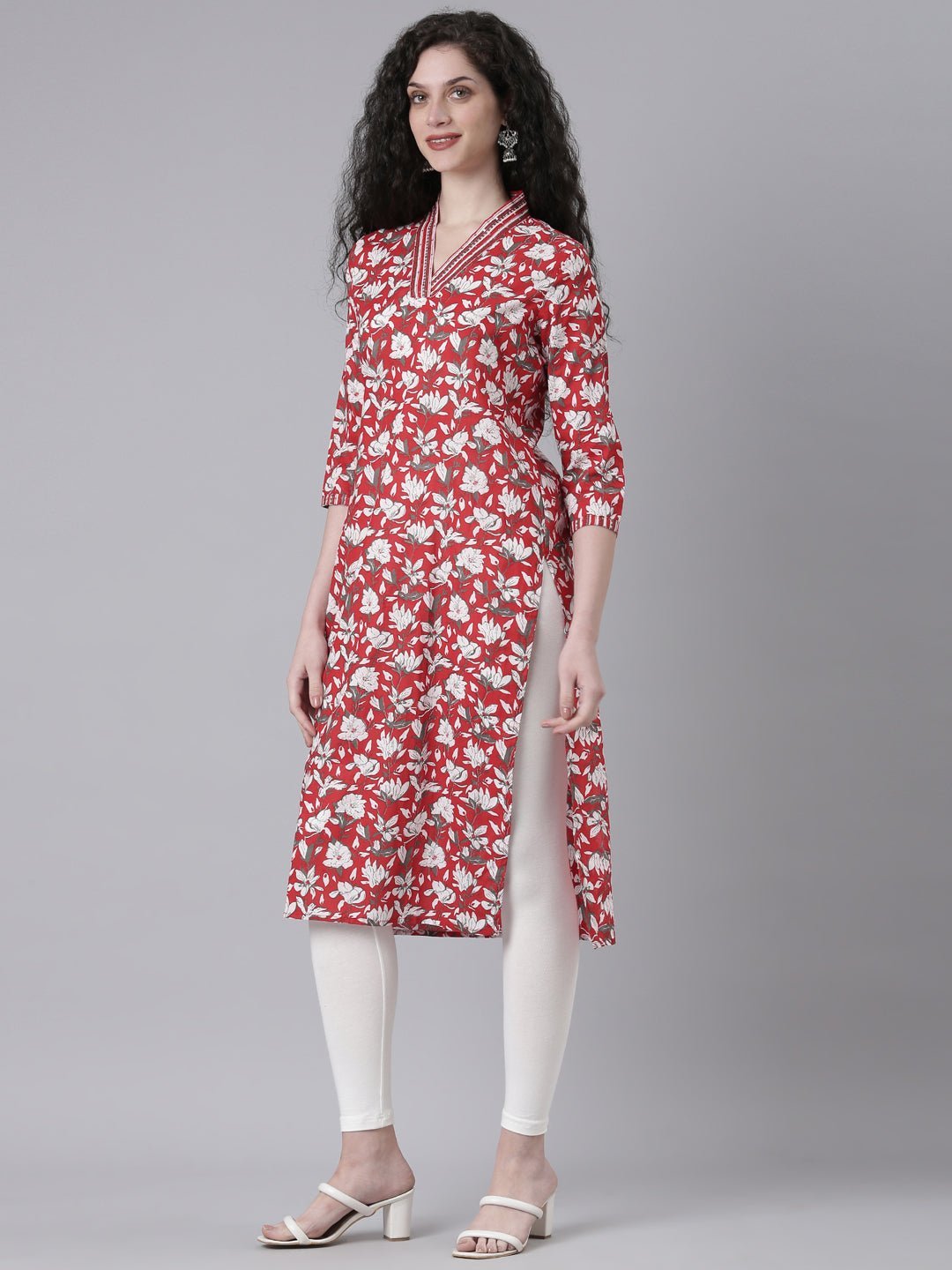 Quantumtera Red Casual Floral Straight Kurta - Image 2